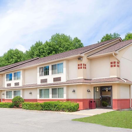 Super 8 By Wyndham Oneonta/Cooperstown Hotel Eksteriør billede